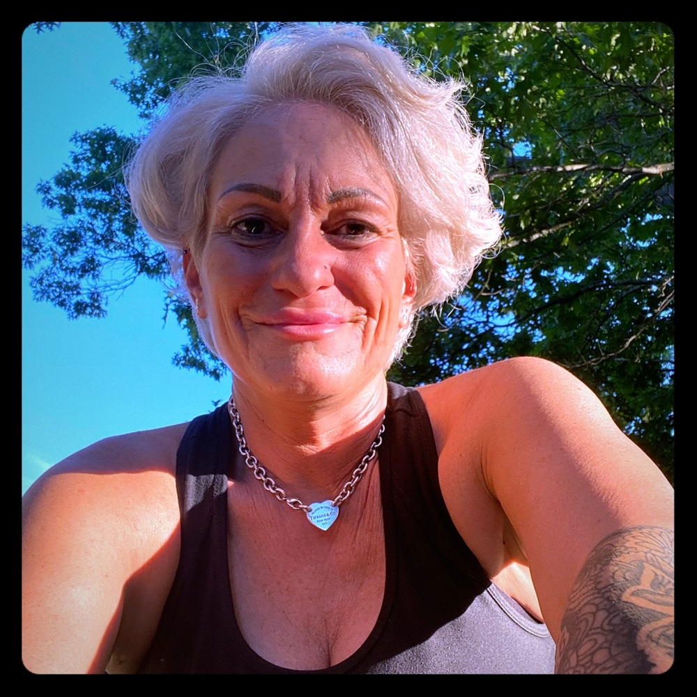 Meet your Posher, Elle...